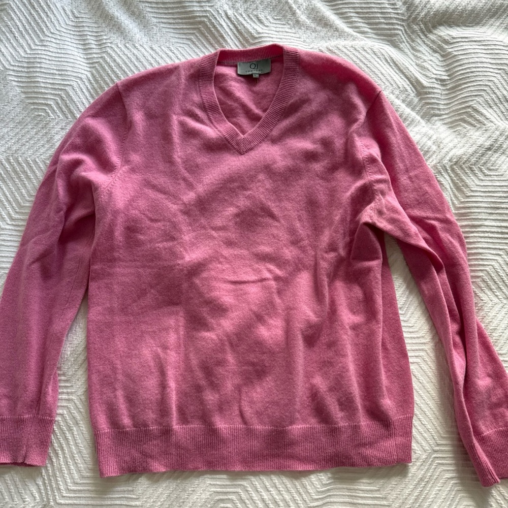 Men's V-Neck Sweater in Bubblegum Pink - Cashmere